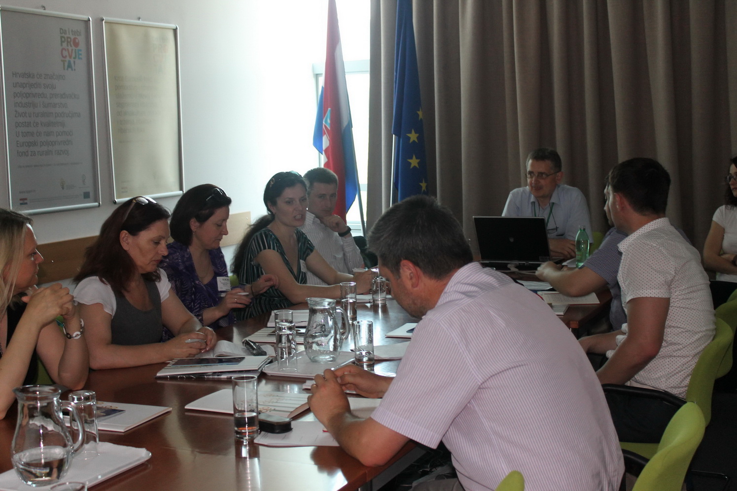 The picture shows one of the many meetings organized for the Moldovan delegation.